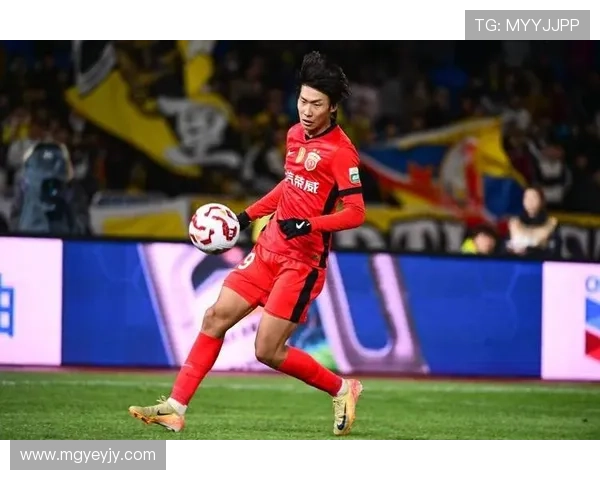 中国足球新星崭露头角 国内联赛表现惊艳 引发国际媒体广泛关注 中国足球新星崭露头角 国内联赛表现惊艳 引发国际媒体广泛关注