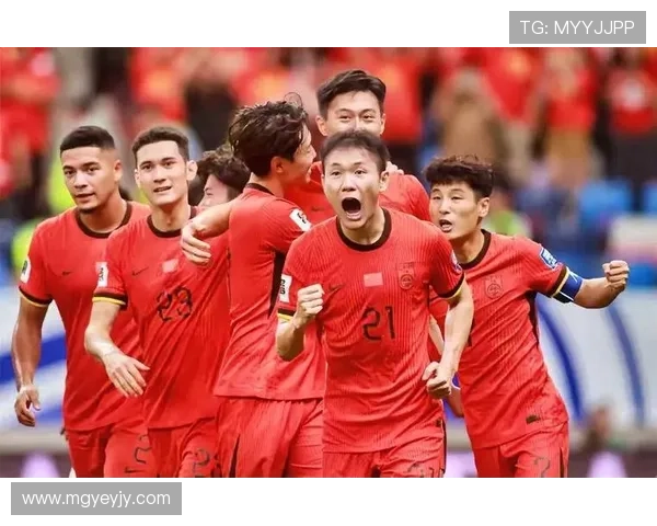 国足逆转取胜晋级关键战 球员拼尽全力燃爆全场掀起激情热潮 国足逆转取胜晋级关键战 球员拼尽全力燃爆全场掀起激情热潮