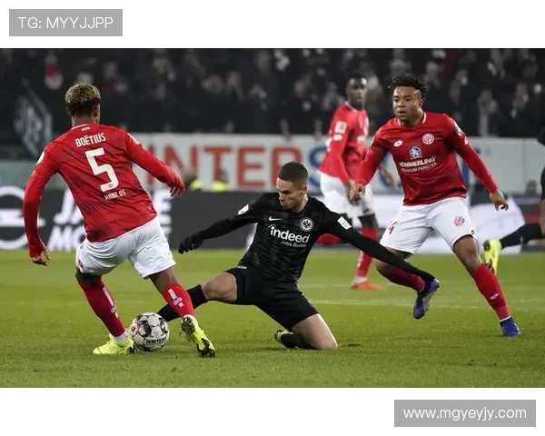 和睦法兰克福俱乐部再创佳绩团队凝聚力助力联赛连胜 和睦法兰克福俱乐部再创佳绩团队凝聚力助力联赛连胜