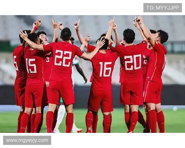 国足再迎关键战役全队誓夺胜利主帅强调团结拼搏展现中国力量