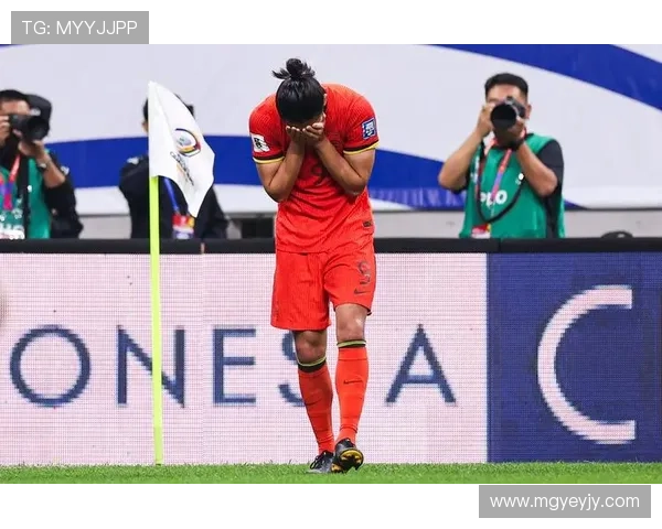 国足热身赛惊险逆转取胜 新星闪耀全场展现团队拼搏精神 国足热身赛惊险逆转取胜 新星闪耀全场展现团队拼搏精神