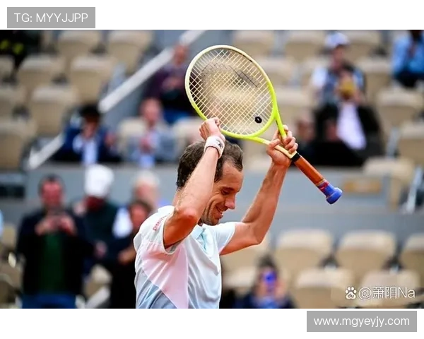 网球名将大战再度上演 新一轮全球赛事点燃赛季激情