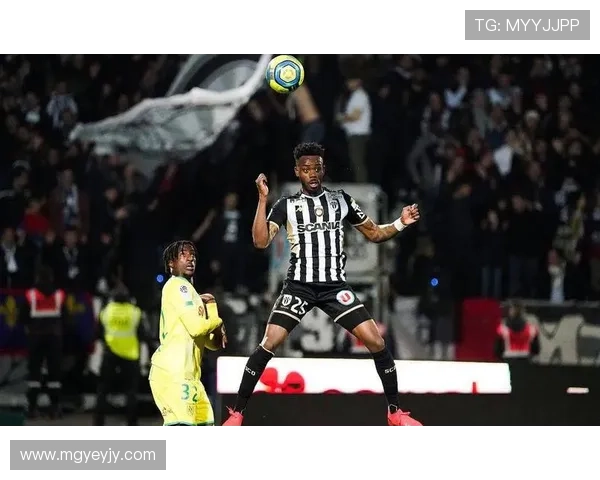 昂热俱乐部新赛季战略调整与球队表现分析 昂热俱乐部新赛季战略调整与球队表现分析