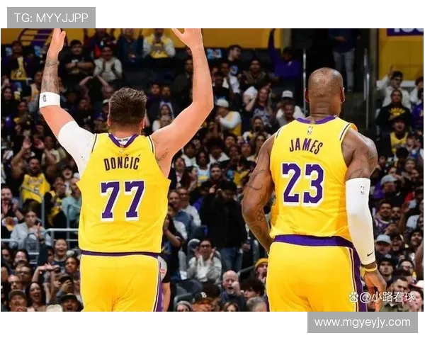 湖人队迎来赛季首胜，詹姆斯带领球队击败勇士展现强势复苏